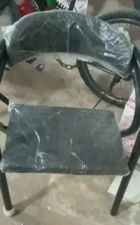 صندلی فلزی سالم