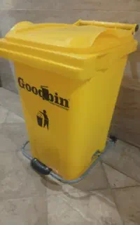 سطل زباله در دار پدالی
