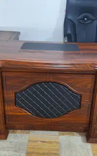 میز ریاست و صندلی