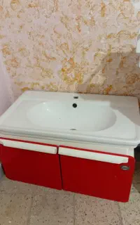 روشویی دیواری بزرگ