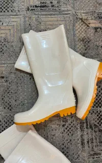 دو عدد چکمه نو سایز ۴۲