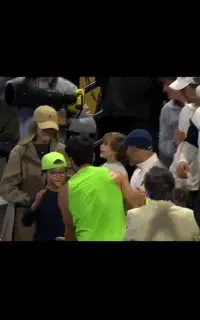 تی شرت تنیس کارلوس آلکاراس امضاء شده قهرمان دوحه