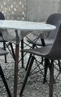 میز نهار خوری برای رستوران و فست‌فود