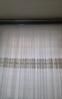 دوتاپرده سالم شیک سفیدباپشت پرده کتیبه چوب پرده