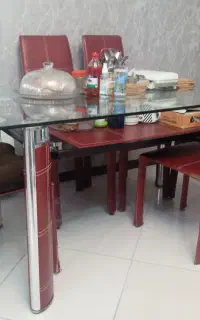 میز ناهار خوری شیشه ی خارجی تمیز ۸ نفره