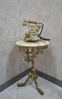 میز تلفن برنز اصل به همراه تلفن برنز اصل