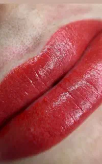 خدمات میکروبلیدینگ شیدینگ لب ریمو تتو های قدیمی