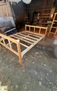 تخت چوبی قابل استفاده در قهوه خانه ها و کافه ها