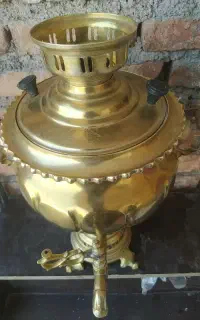 سماور هفت لیتری چهار کیلو هست سالم تو عکس معلومه