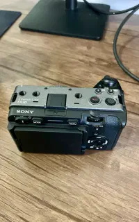 دوربین سونی Sony FX30 به همراه لنز 70-17 تامرون