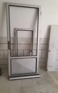 درب المنیوم باچهارچوب وتوری