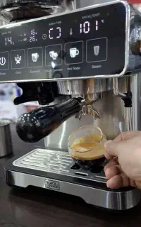 قهوه ساز آسیاب سرخود بلک کوکر مدل ۰۰۲