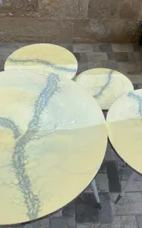 میز عسلی کنار مبل