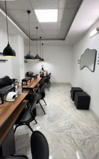 اجاره ی میز به همکار ناخنکار