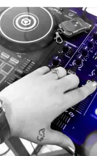 dj دیجی(دی جی)خانم همراه با نورپردازی و بخار