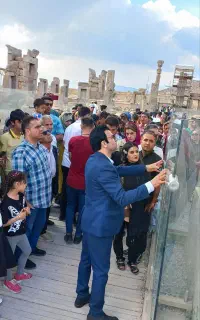 تور تخت جمشید همراه با لیدر و خودرو