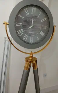 ساعت ایستاده