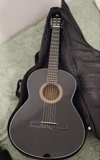 گیتار نو استفاده نشده