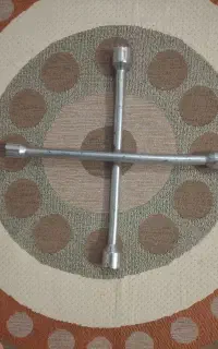آچار چرخ قدیمی چهار کاره