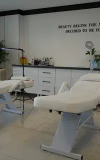 درمان ترکیبی ریزش مو در کلینیک تخصصی پوست و مو