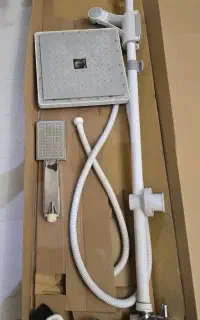 سردوش و شیر نیکان سفید