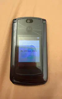 موتورولا V8 (Motorola RAZR V8) در حد نو کلکسیونی