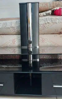 میز تلویزیون پایه دار