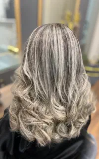 آموزش و انجام خدمات رنگ و لایت
