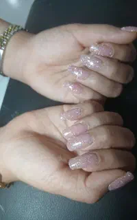 خدمات  کاشت ناخن 600