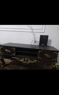 میز تلویزیون و جلو مبلی