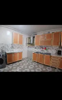 کابینت چوبی حدود۸مترباسینگ وهودابچکان