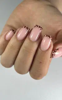 خدمات زیبایی و ناخن دلارا