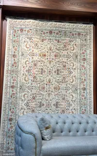 فرش کاملا نو هست.طرح ابریشم