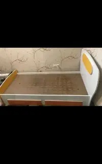 تخت نوجوان بسیارتمیزوبدون خط وخش