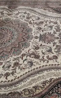 فرش کاملا سالم و در حد نو