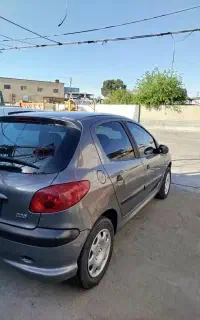 ۲۰۶ مدل ۸۵ سالم یه گلگیر رنگ