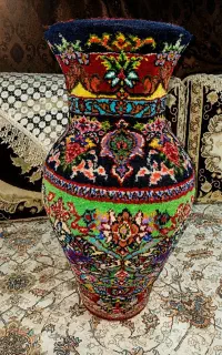 فرش دستباف شده روی کوزه سفالی
