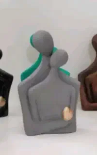 مجسمه ی سنگی همدم