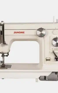 چرخ‌خیاطی ژانومه اصل کاملا نو همراه با میز