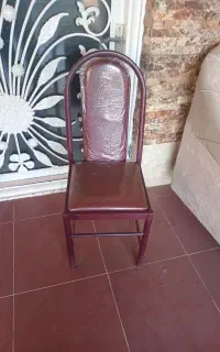 صندلی فلزی در حد نو