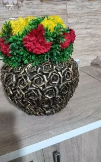 گلدان به همراه گل