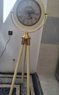 ساعت سه پایه