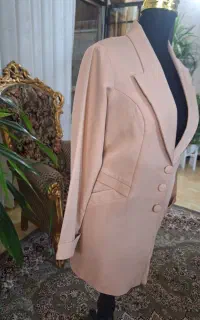 تعدادی مانتو شلوار وچادر شالدار