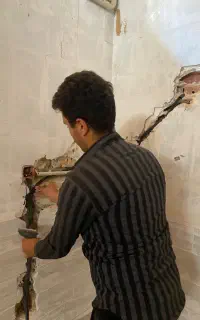 شاگرد جهت کار نقاشی و نصب کاغذدیواری