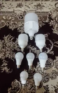 ۸ عدد لامپ نو