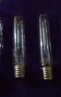 لامپ ۴۰۰