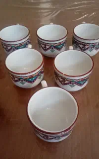 فنجان چای خوری قندان و گلدان بزرگ و کوچک