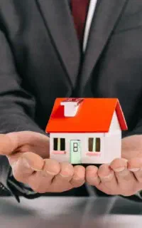 استخدام مشاور خانم در املاک