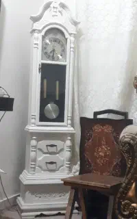 ساعت ایستاده و بوفه