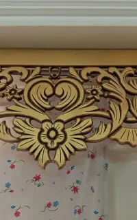 کتیبه پرده چوبی طلایی